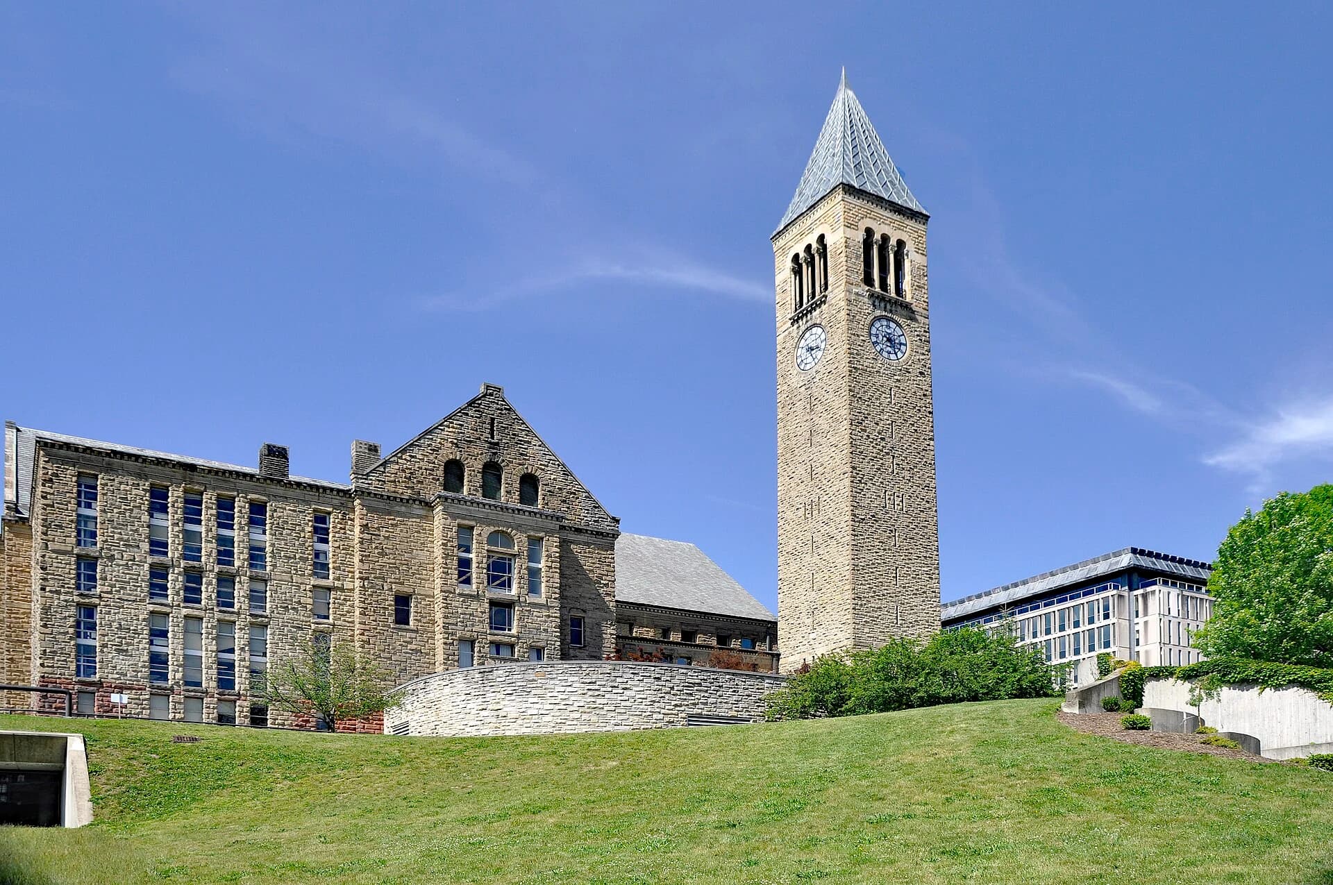 Cornell University 실제 캠퍼스 · Uris Library & McGraw Tower