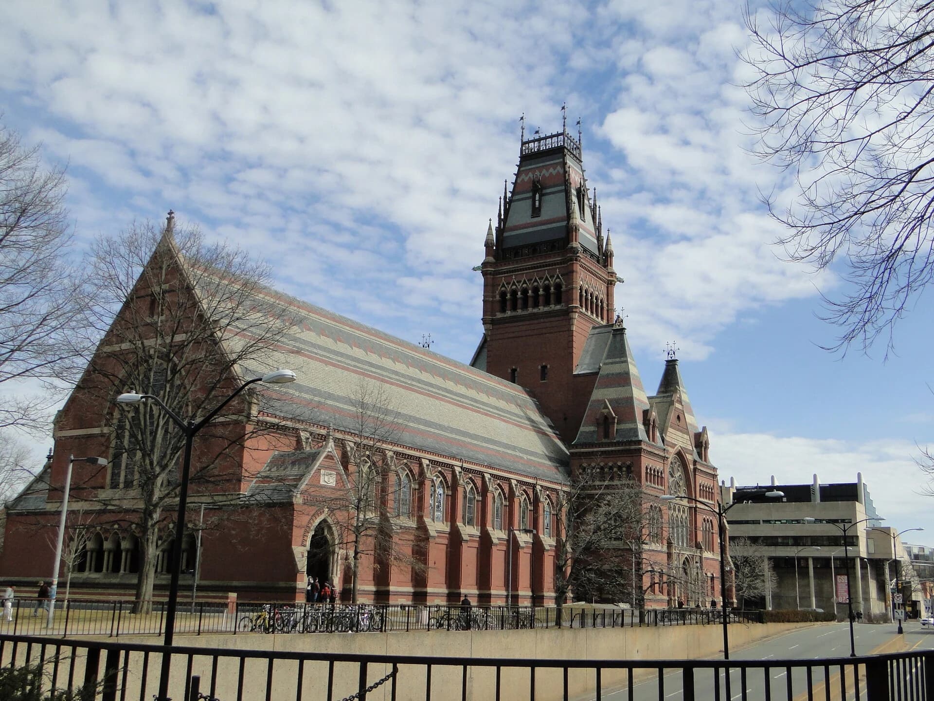 Harvard University 실제 캠퍼스 · Memorial Hall